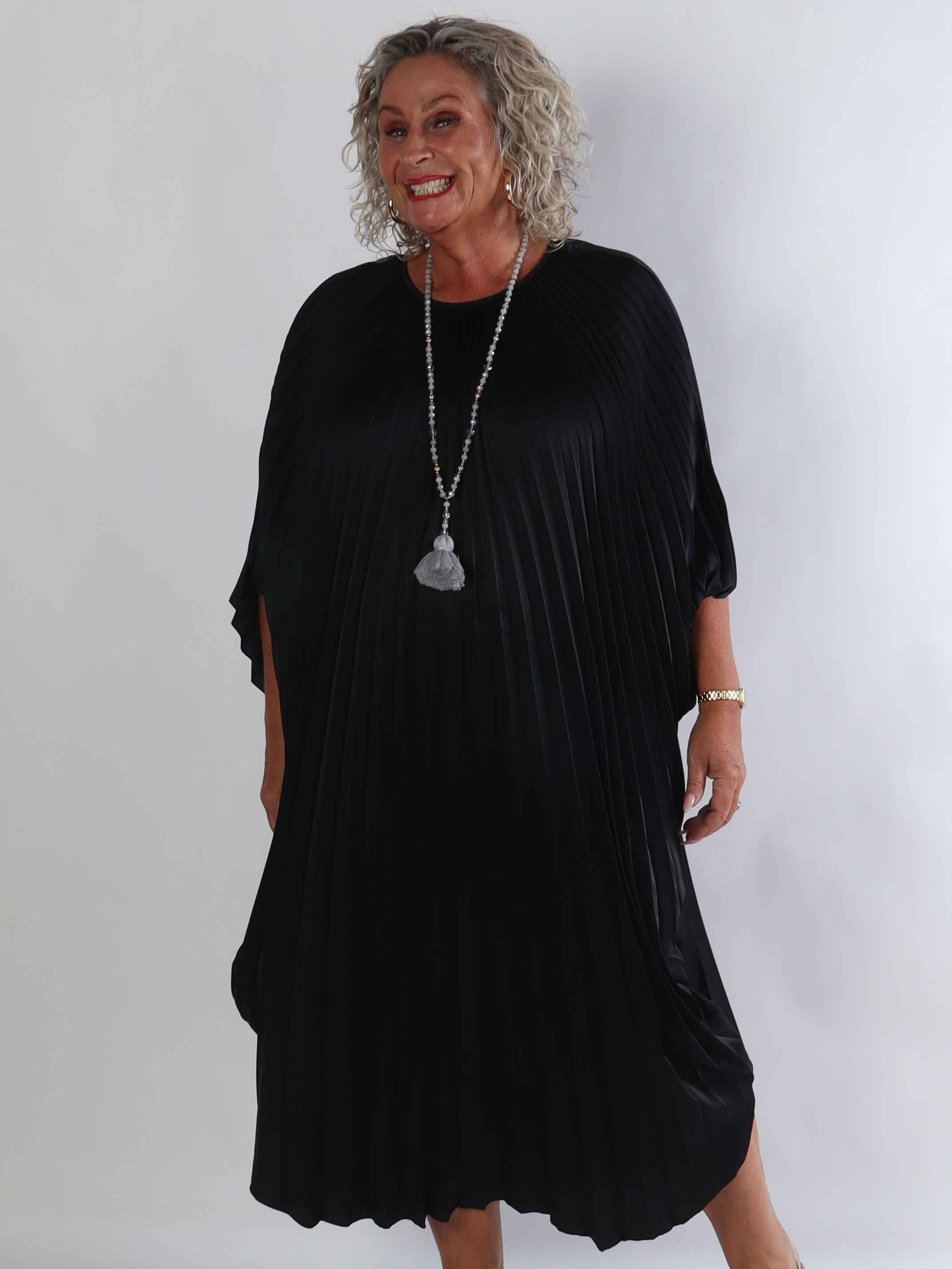 Evita - Elegant plus size tunikakjole i smukt plisseret stof